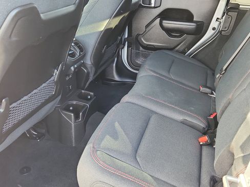 Used 2024 Jeep Wrangler Unlimited Rubicon image 11