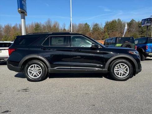 New 2026 Ford Explorer Active image 2