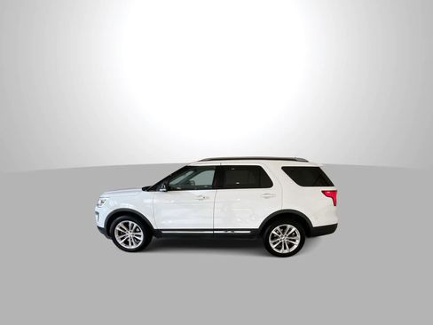 Used 2018 Ford Explorer XLT w/ Equipment Group 202A AWD/4WD image 5