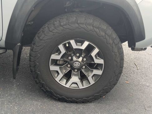 Used 2020 Toyota Tacoma TRD Off-Road w/ TRD Premium Off Road Package AWD/4WD image 13