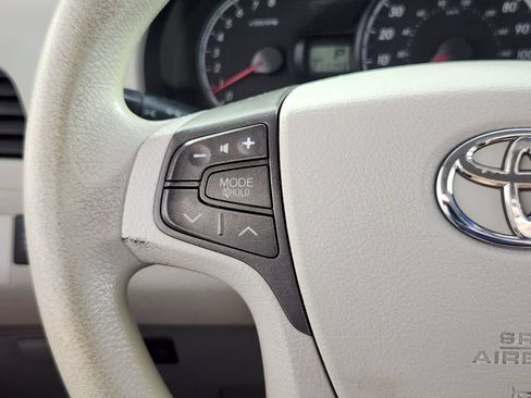 Used 2011 Toyota Sienna LE FWD image 18