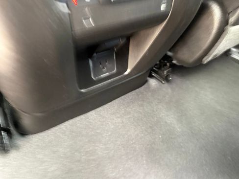 Used 2025 GMC Yukon XL Denali AWD/4WD image 40