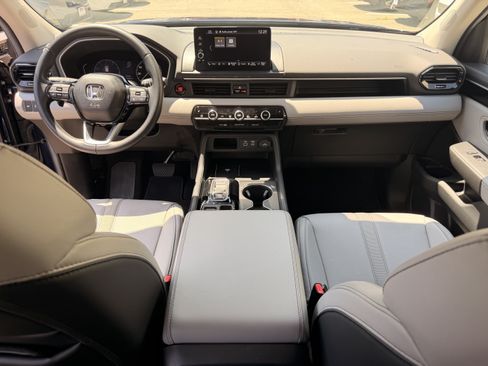 Used 2025 Honda Pilot EX-L image 16
