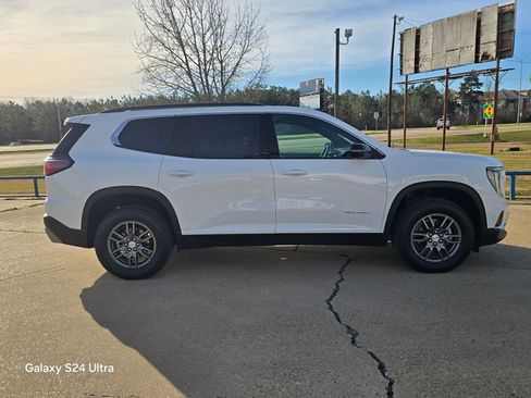 Used 2025 GMC Acadia Elevation image 6