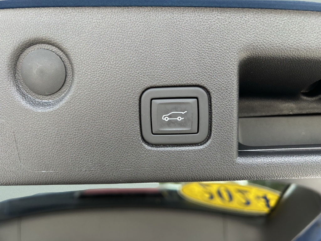 Used 2024 Chevrolet Equinox RS w/ RS Leather Package FWD image 16