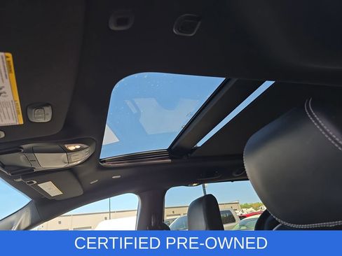 Used 2025 Chrysler Pacifica Limited image 30