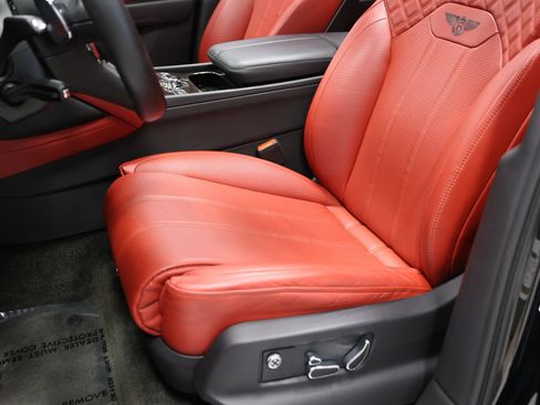 Used 2022 Bentley Bentayga AWD/4WD image 20