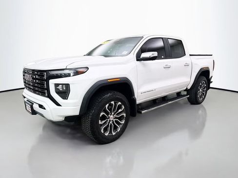 Used 2024 GMC Canyon Denali AWD/4WD image 3