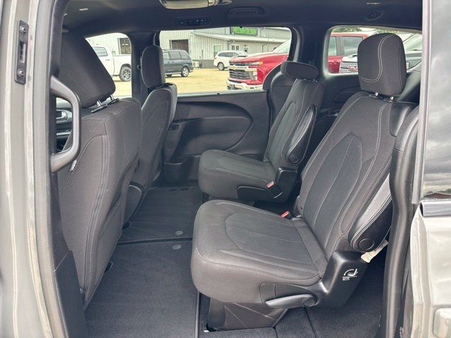 Used 2021 Chrysler Pacifica Touring w/ S Appearance Package FWD image 19