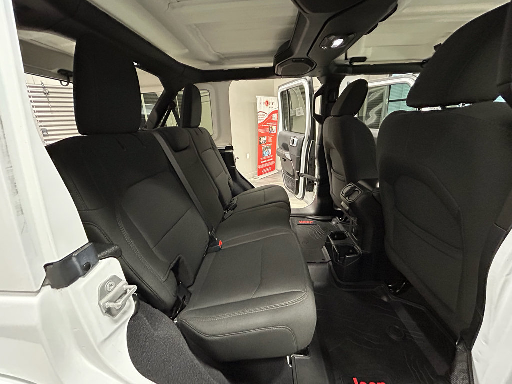 Used 2018 Jeep Wrangler Unlimited Sahara AWD/4WD image 43