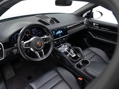 Used 2020 Porsche Cayenne image 4