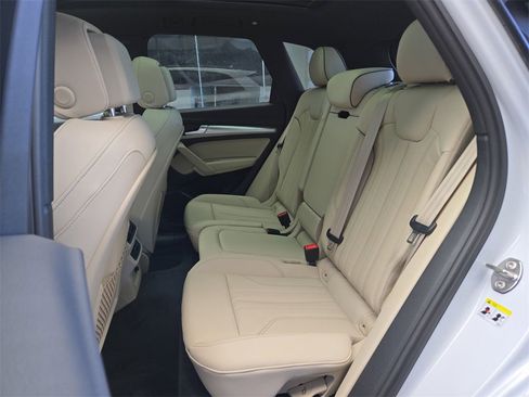 Certified 2025 Audi Q5 2.0T Premium image 15