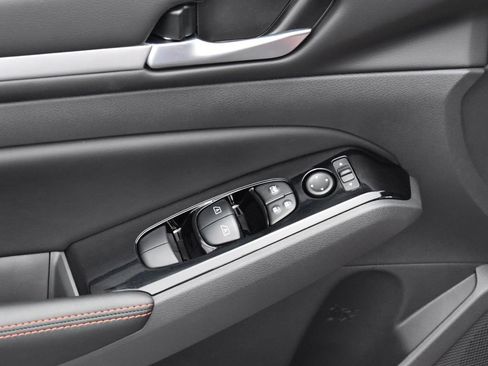 New 2025 Nissan Altima 2.5 SR image 12
