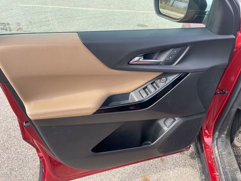 Used 2025 Chevrolet Equinox ACTIV image 16