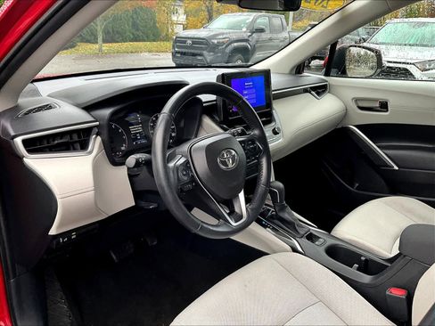 Used 2023 Toyota Corolla Cross LE image 8