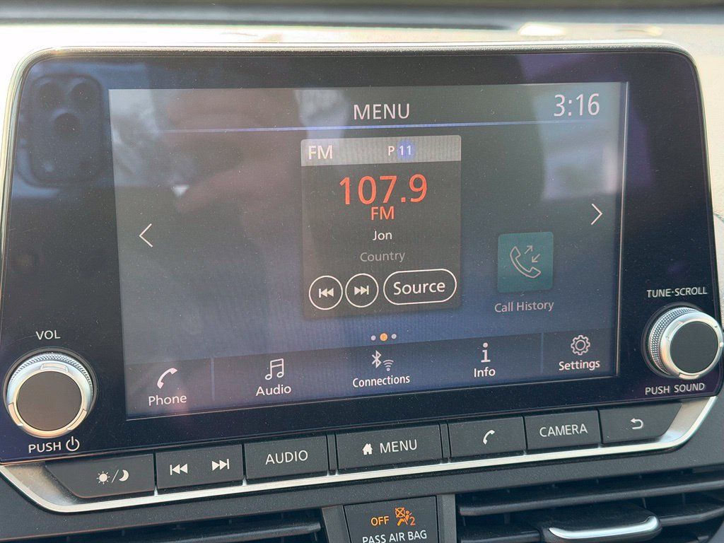 Used 2025 Nissan Altima 2.5 SV FWD image 18