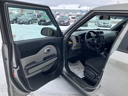 Used 2015 Kia Soul + image 9