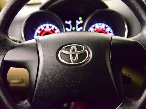 Used 2012 Toyota Highlander FWD image 12