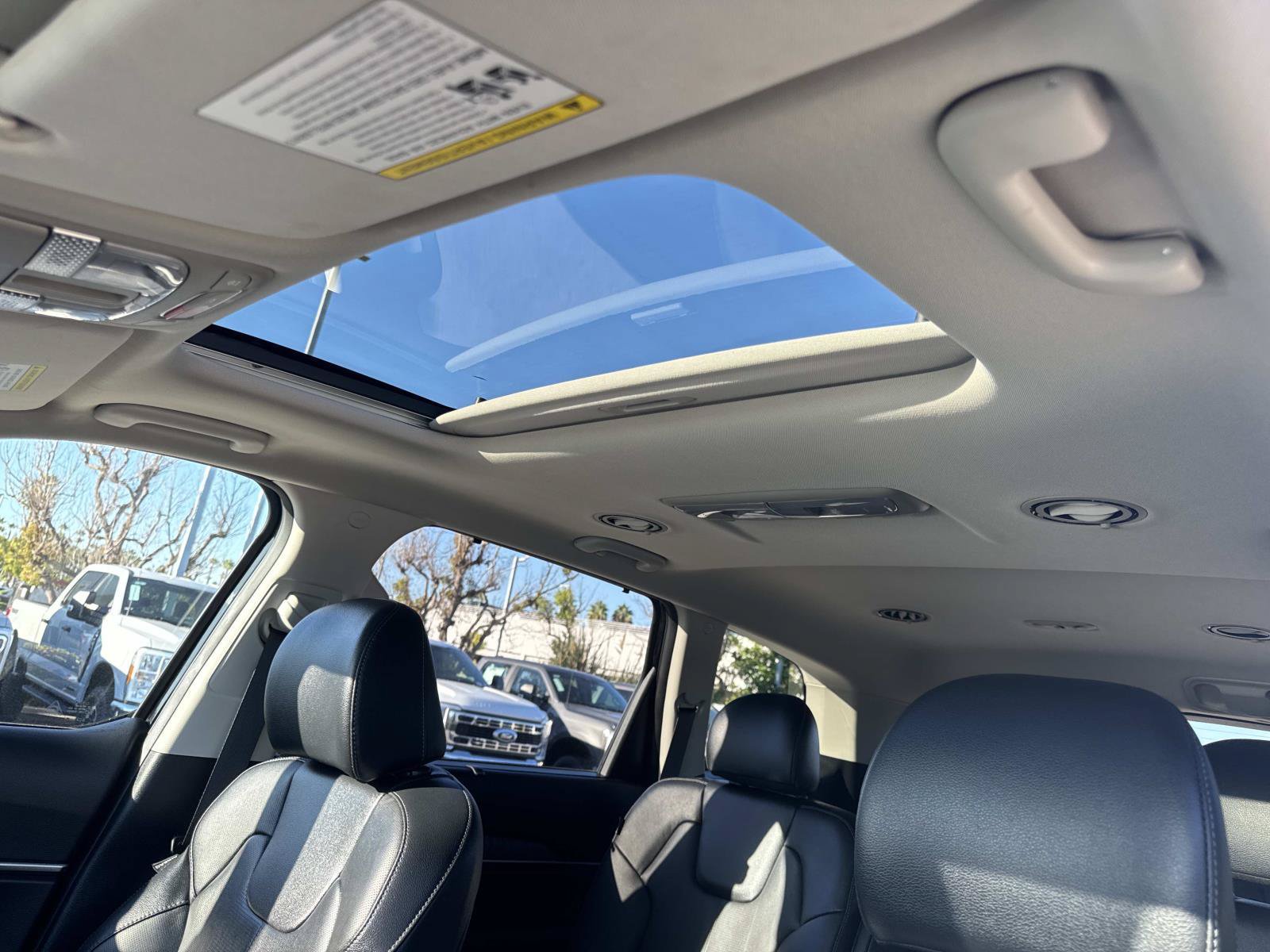 Used 2024 Kia Telluride EX w/ EX Captain's Chair Package FWD image 18