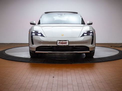 Certified 2022 Porsche Taycan 4 Cross Turismo image 15