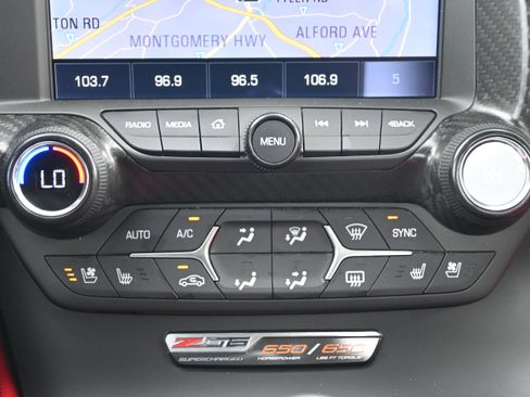 Used 2015 Chevrolet Corvette Z06 w/ 3LZ Preferred Equipment Group RWD image 29