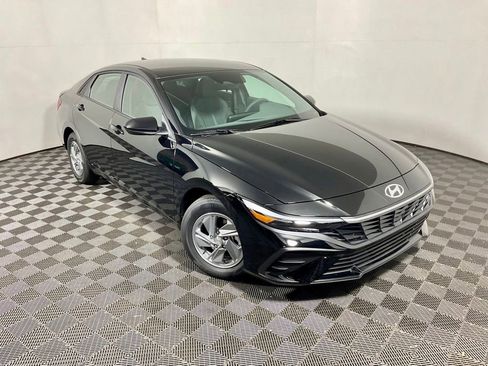 New 2026 Hyundai Elantra SE FWD image 4