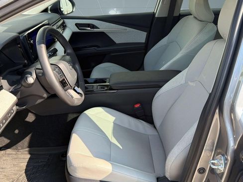 Used 2026 Toyota Camry XLE FWD image 5