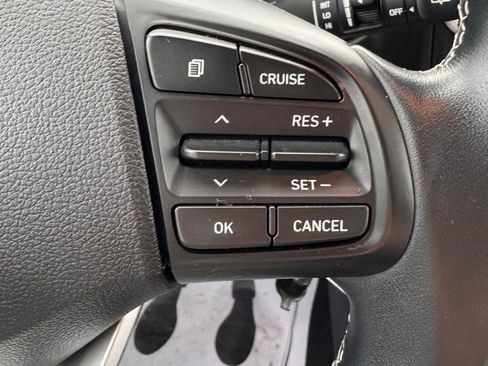 Used 2022 Hyundai Venue SEL FWD image 25