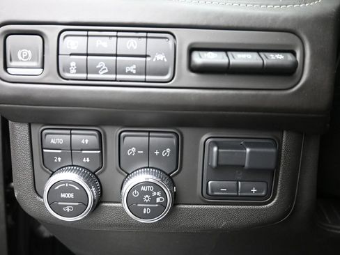 Used 2023 GMC Yukon XL Denali Ultimate w/ LPO, Floor Liner Package AWD/4WD image 23