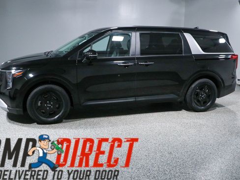 Used 2025 Kia Carnival FWD image 10