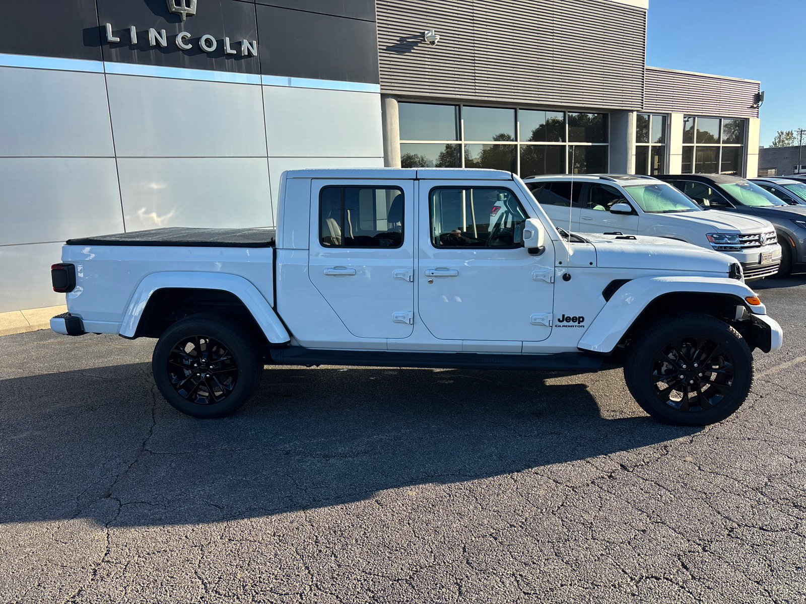 Used 2022 Jeep Gladiator Overland AWD/4WD image 8