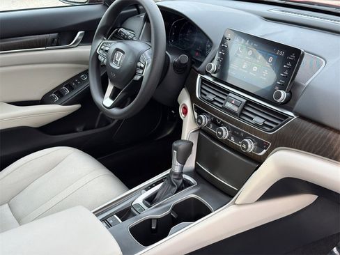 Used 2018 Honda Accord EX image 7