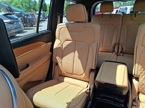 Used 2024 Jeep Grand Cherokee L Summit AWD/4WD image 12