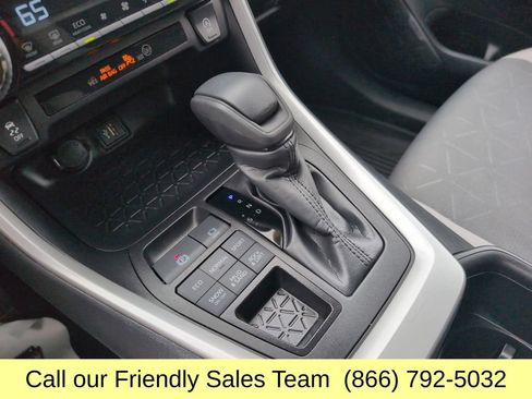 Used 2024 Toyota RAV4 XLE AWD/4WD image 21