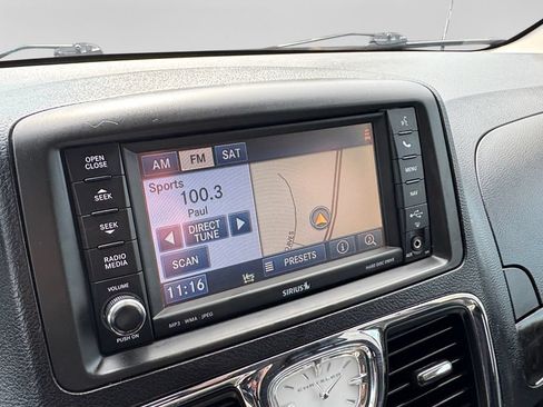Used 2012 Chrysler Town & Country Limited FWD image 27