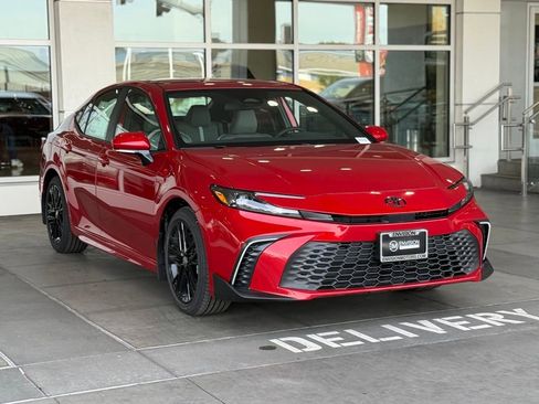 Used 2026 Toyota Camry SE FWD image 6