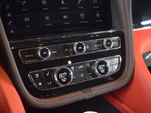 Certified 2022 Bentley Bentayga image 34