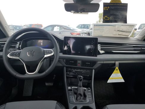 New 2025 Volkswagen Jetta SE image 5