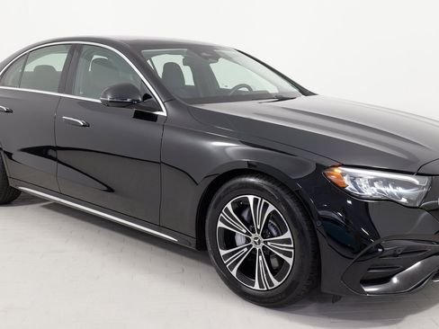 Used 2025 Mercedes-Benz E 350 4MATIC Sedan image 9