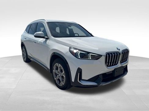 Used 2025 BMW X1 xDrive28i image 3