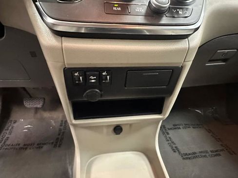 Used 2018 Toyota Sienna XLE w/ XLE Navigation Package image 29