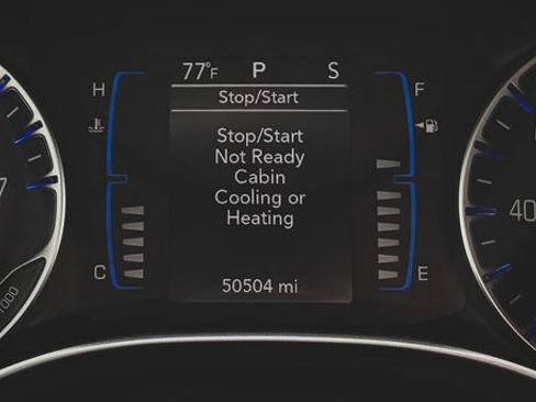 Used 2019 Chrysler Pacifica Touring Plus w/ Tire & Wheel Group FWD image 10