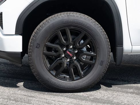 Used 2024 GMC Sierra 1500 Elevation AWD/4WD image 9