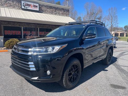 Used 2017 Toyota Highlander Limited w/ Protection Package #3 image 5