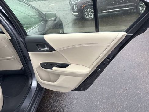 Used 2017 Honda Accord Touring image 9