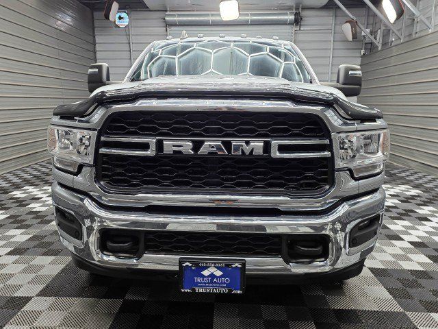 Used 2024 RAM 3500 Tradesman w/ Chrome Appearance Group AWD/4WD image 4