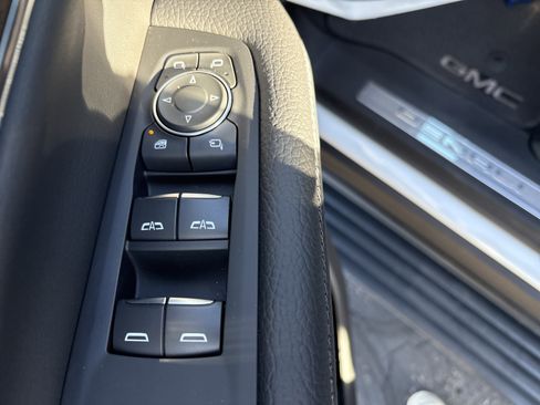 Used 2025 GMC Yukon Denali w/ Sun & Power Step Package image 17