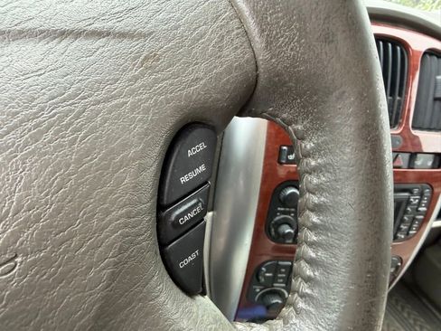 Used 2007 Chrysler Town & Country Limited FWD image 4