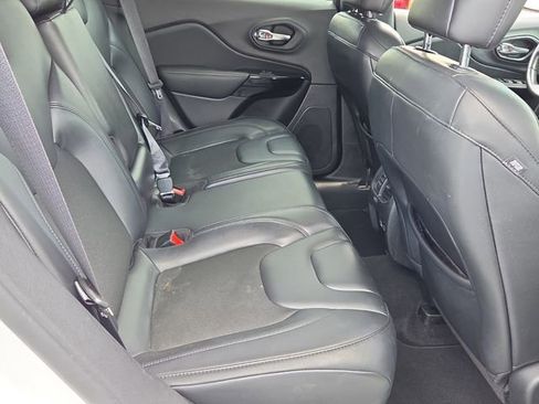 Used 2021 Jeep Cherokee Latitude Plus FWD image 18