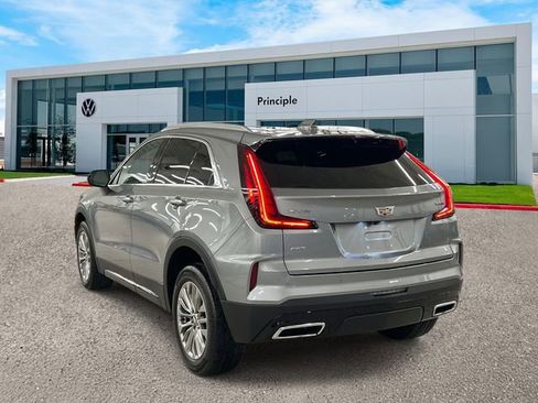 Used 2024 Cadillac XT4 Premium Luxury image 4